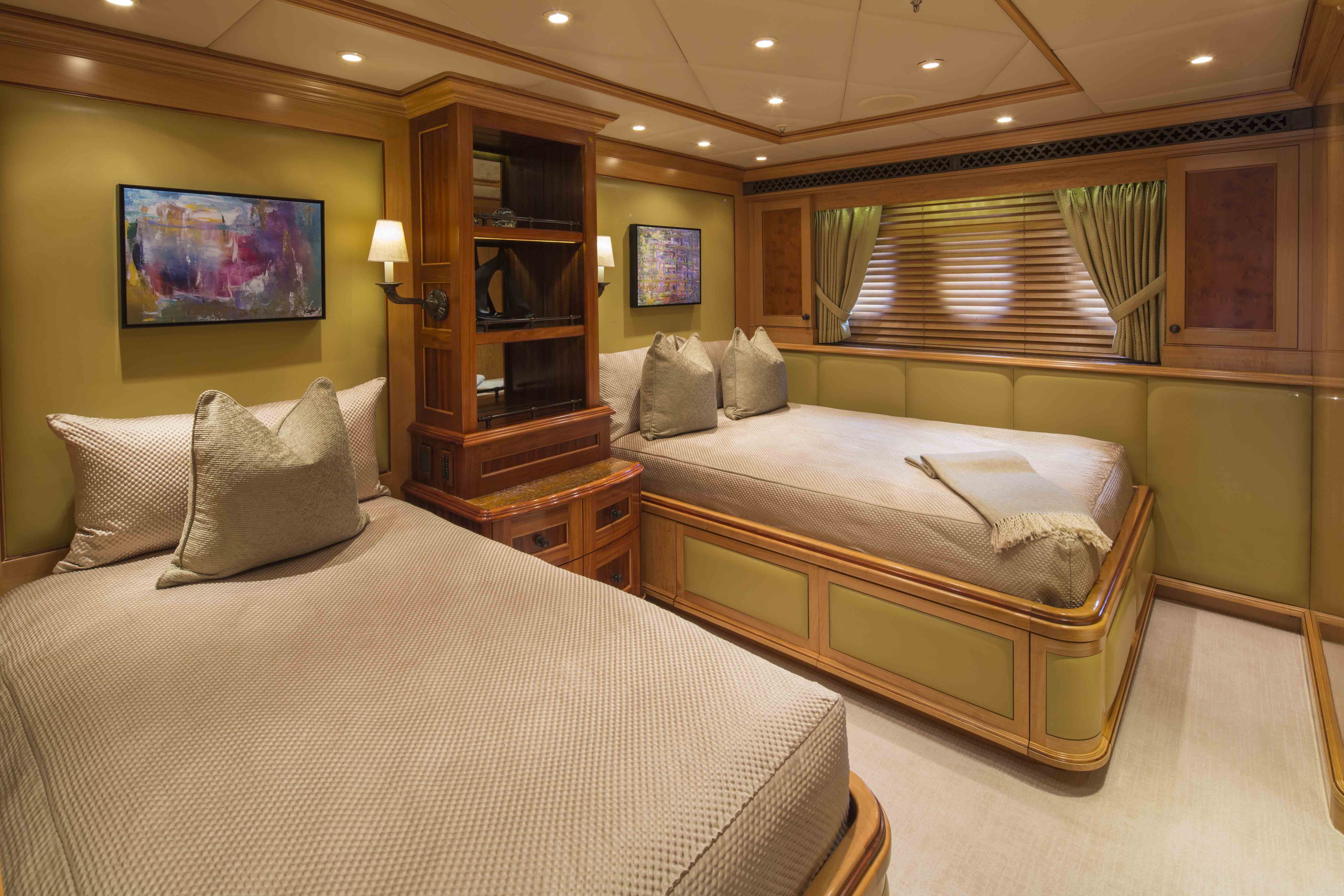 yachts with 2 cabins